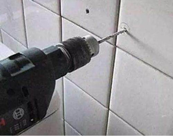 瓷砖墙面打孔后修补方法视频(瓷砖墙面打孔后修补方法视频教程) 瓷砖墙面打孔后修补方法视频(瓷砖墙面打孔后修补方法视频教程)